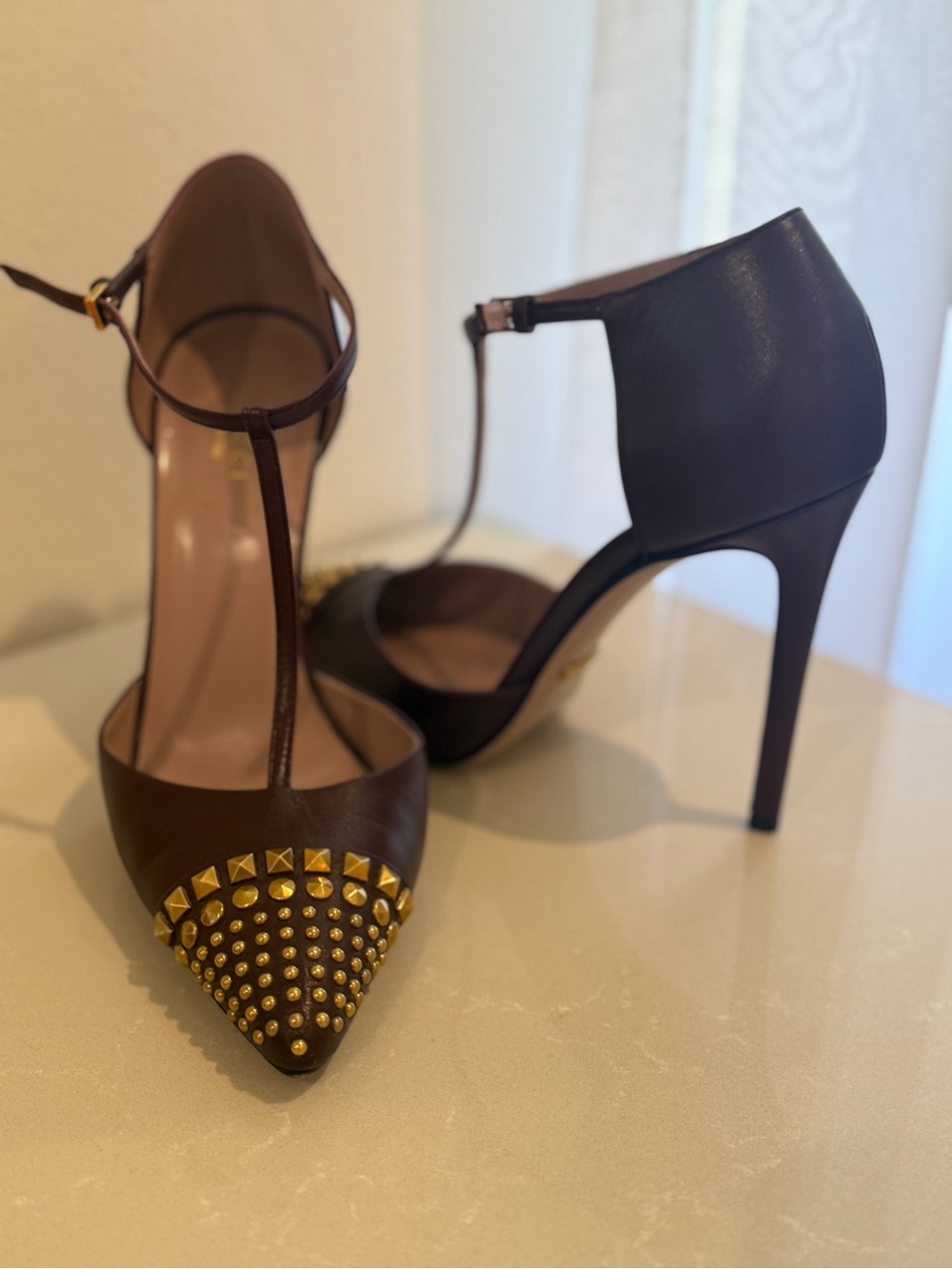 Gucci Brown T-Strap Pointed Heels with Gold Studs - Picture 3 of 6